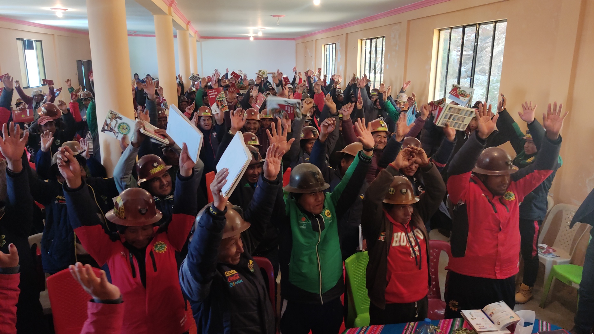 Se llevó a cabo un taller multitemático con la Cooperativa Minera «Cerro Negro» R.L.