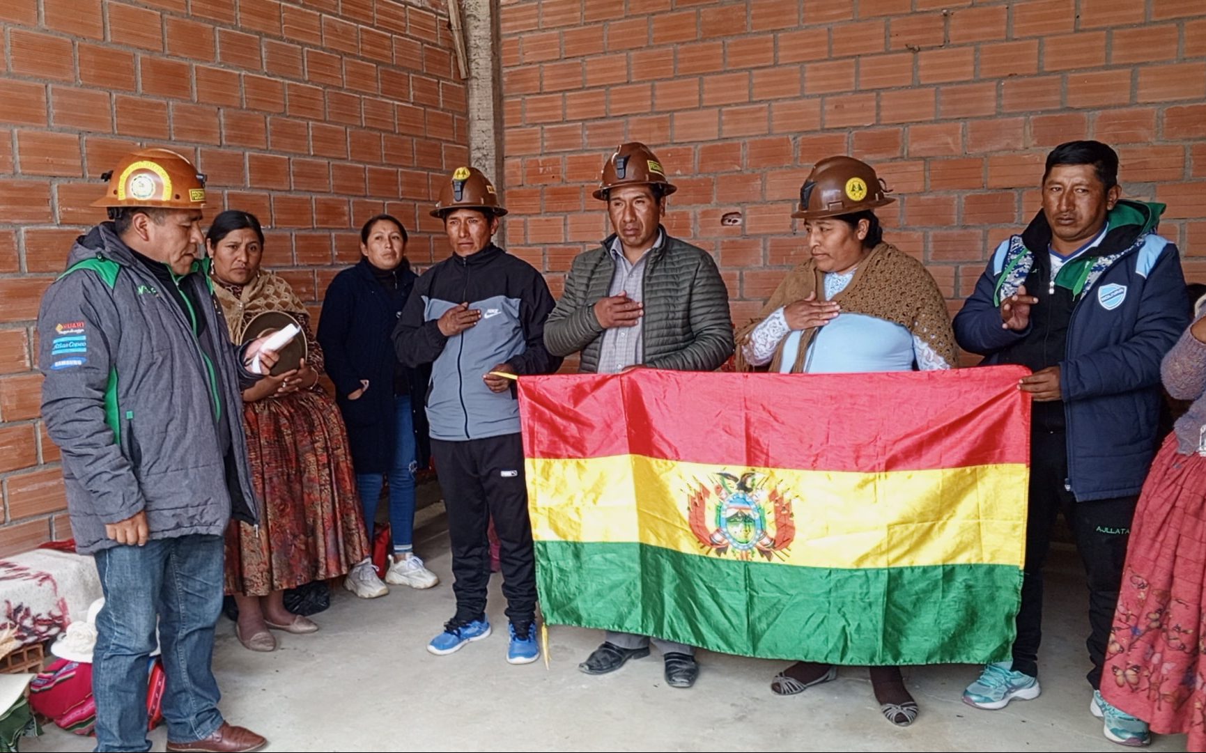 Se posesionó al directorio de la Cooperativa Minera «Sapasani» R.L.